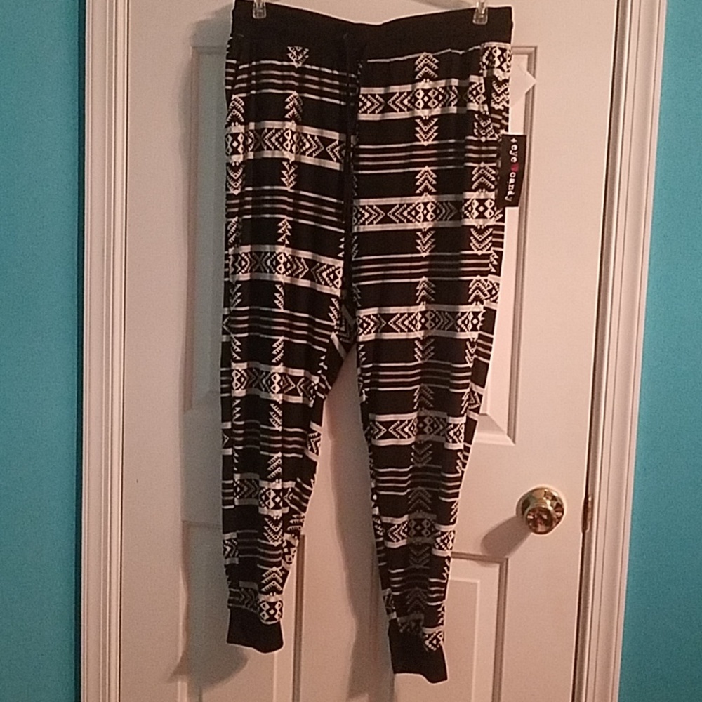 Joggers with Geometric Pattern